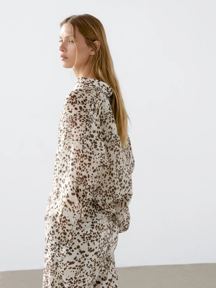 Блуза с животным принтом в оверсайзе- Заказать в России