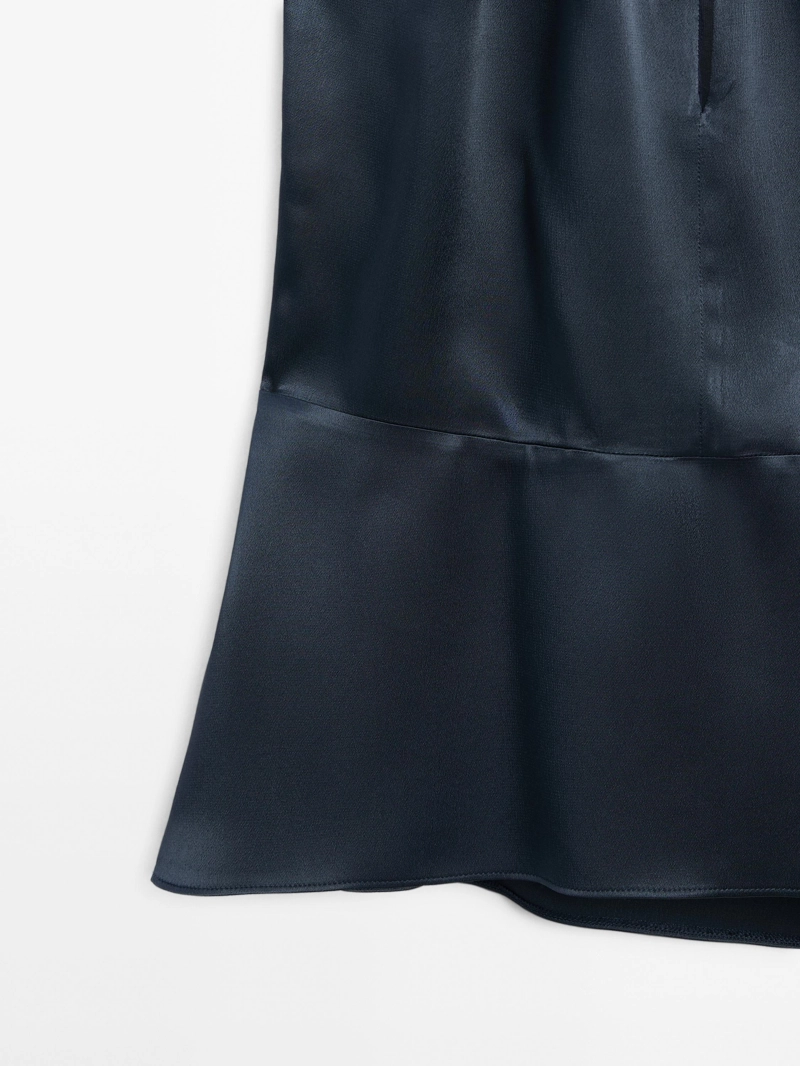 Топ на шее из жидкого атласа