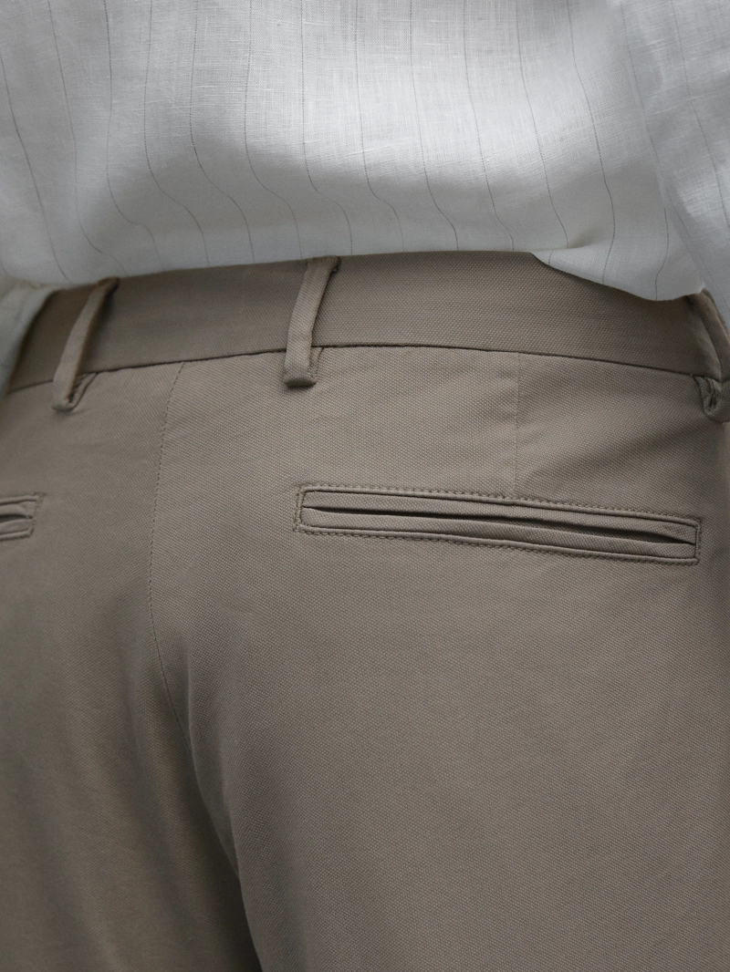Брюки slim fit с текстурой