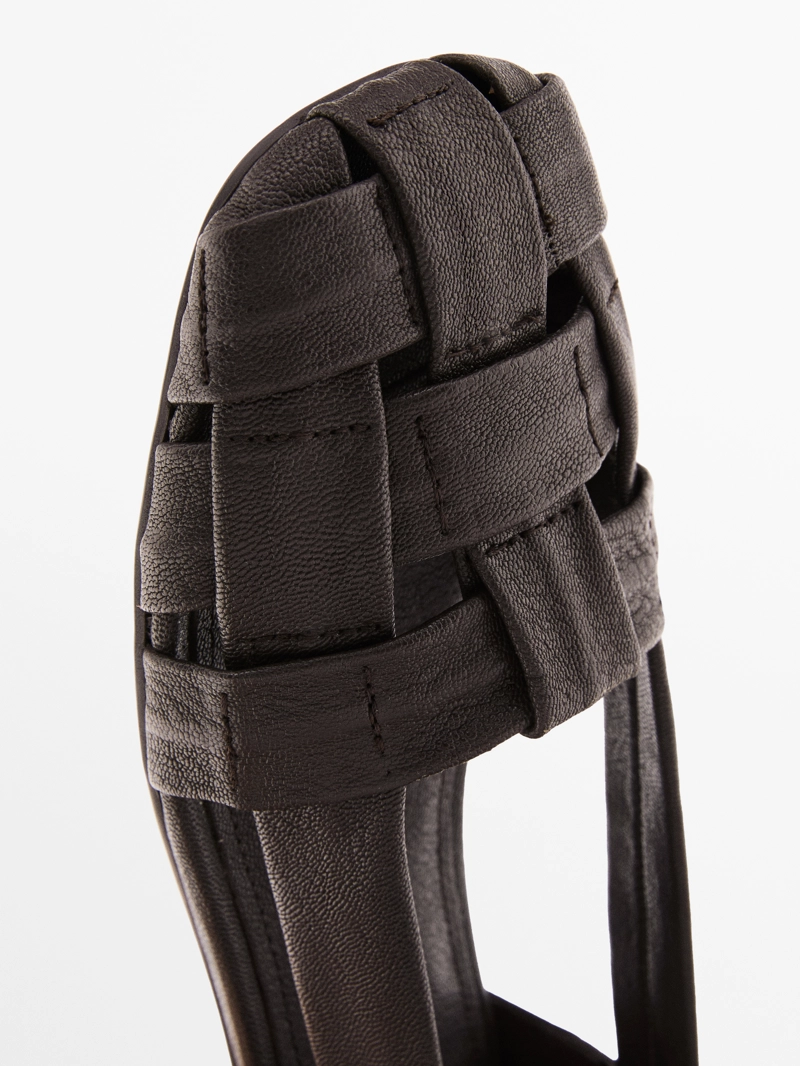 Сандалии из мягкой кожи