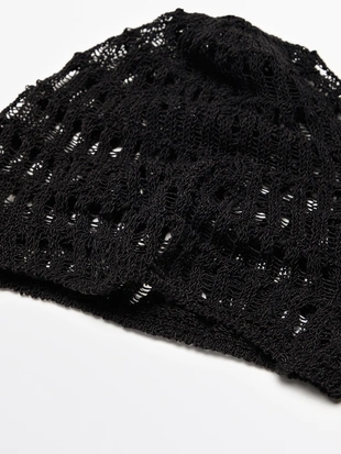 Шапка с крючком и открытым узором- Заказать в России