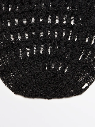 Шапка с крючком и открытым узором- Заказать в России