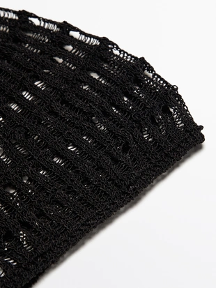 Шапка с крючком и открытым узором- Заказать в России