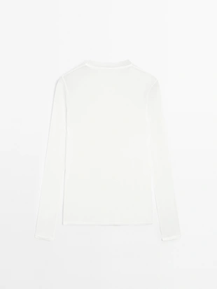 Легкая футболка с деталями воротника- Заказать в России