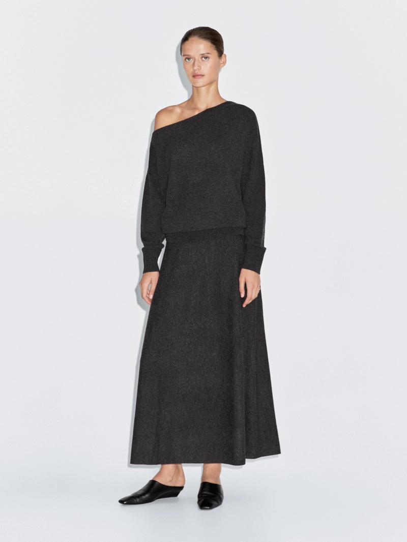 Трикотажный свитер из шерстяной смеси с асимметричным вырезом