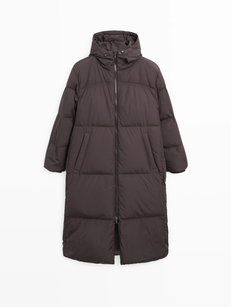 Длинный пуховик с капюшоном и защитой от влаги