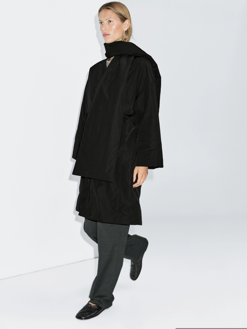 Длинное водоотталкивающее стеганое пальто с деталями шарфа