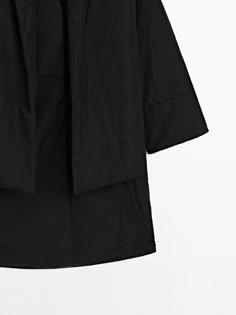 Длинное водоотталкивающее стеганое пальто с деталями шарфа