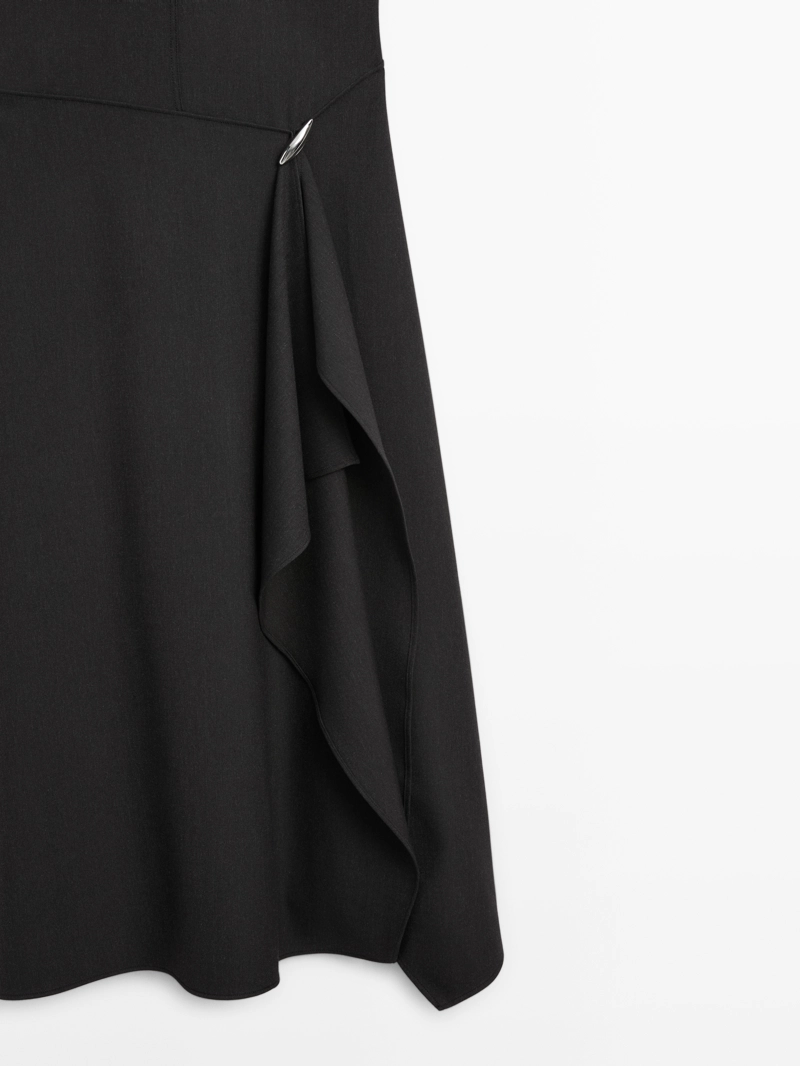 Платье миди с деталями броши