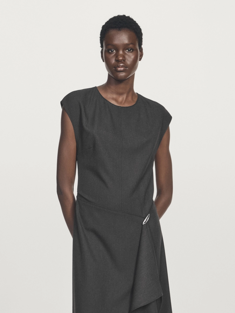 Платье миди с деталями броши