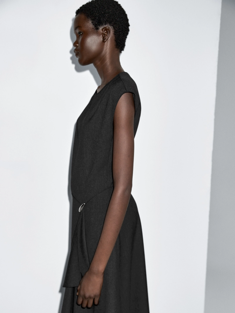 Платье миди с деталями броши