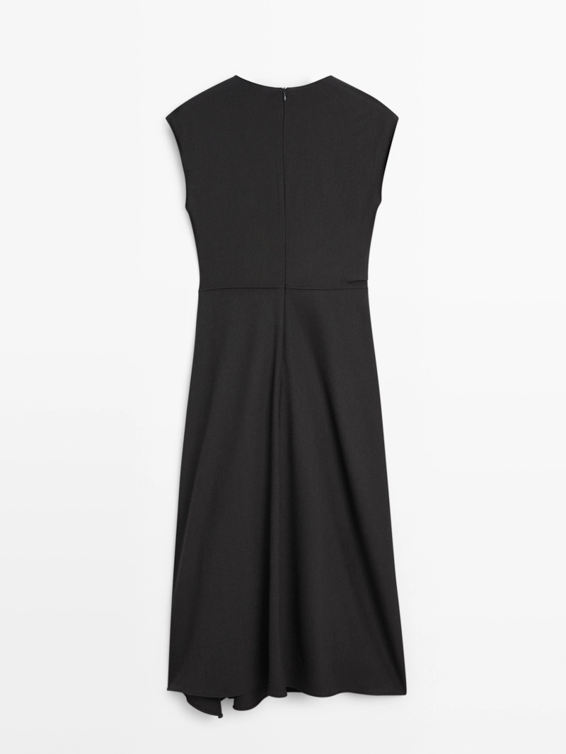 Платье миди с деталями броши