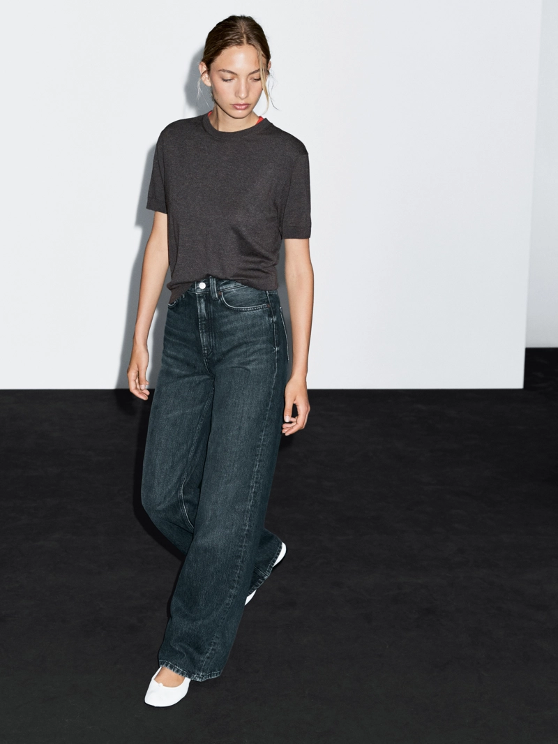 Джинсы с высокой посадкой и широкими брючинами