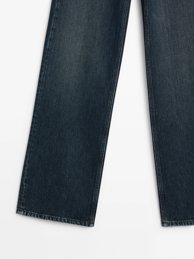 Джинсы с высокой посадкой и широкими брючинами