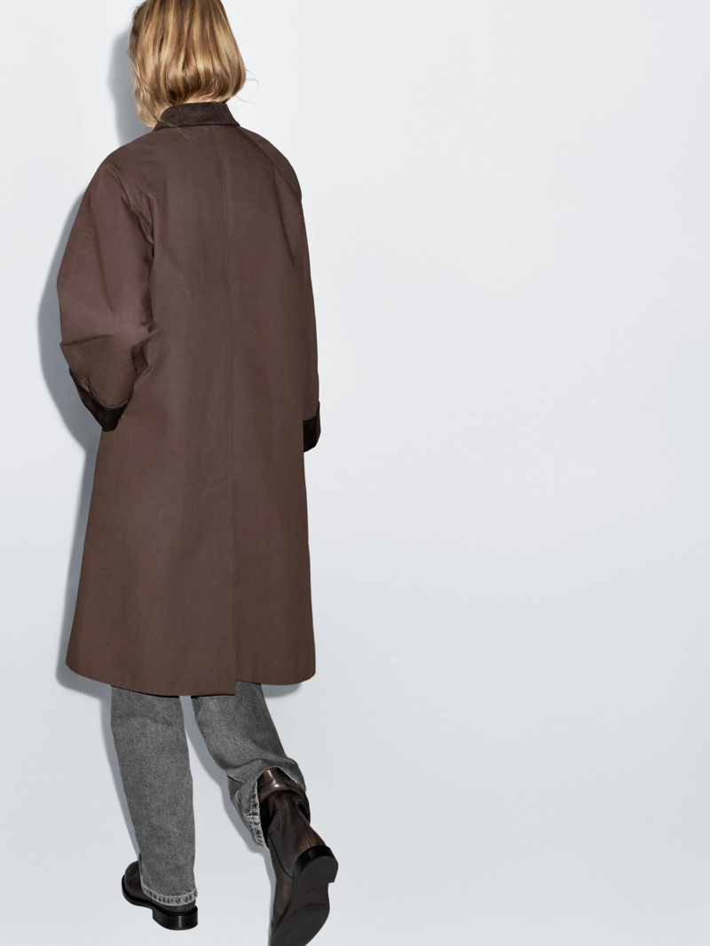 Длинная парка с вощеным покрытием и деталями из бархата