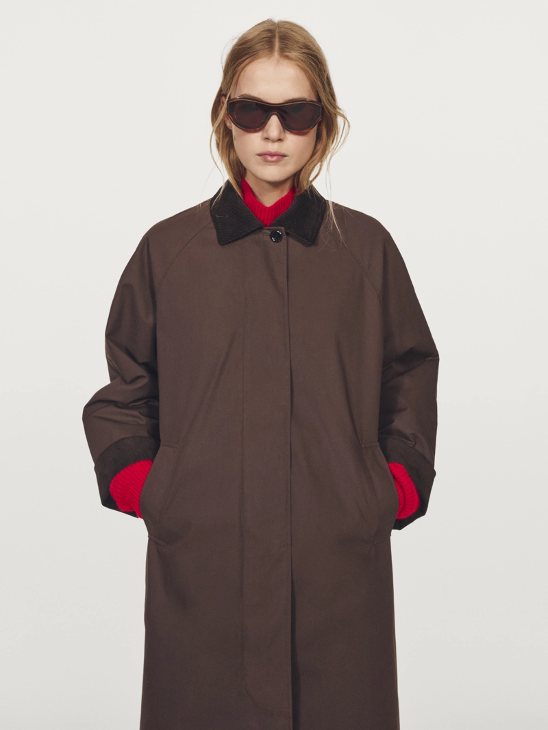 Длинная парка с вощеным покрытием и деталями из бархата