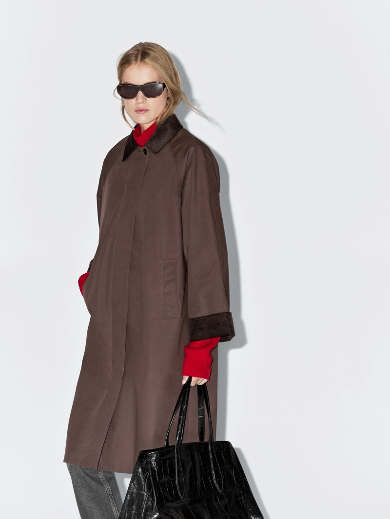 Длинная парка с вощеным покрытием и деталями из бархата