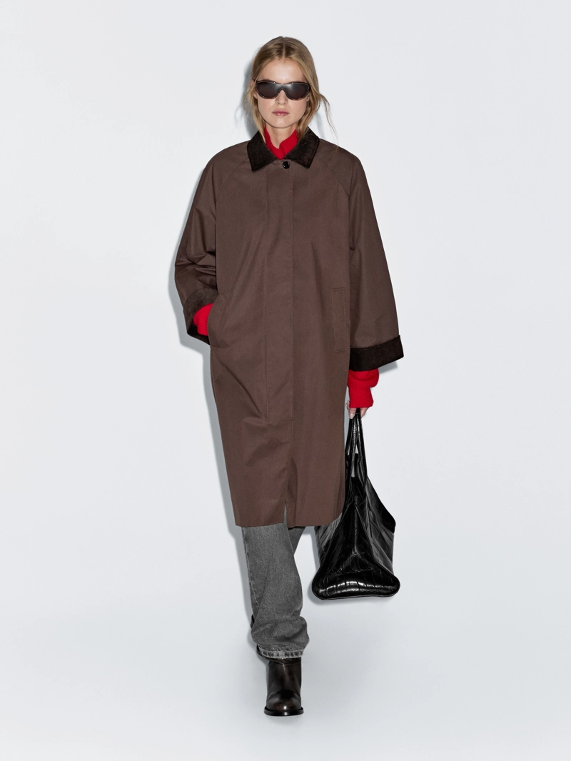 Длинная парка с вощеным покрытием и деталями из бархата