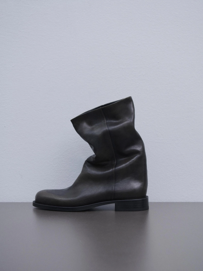 Плоские кожаные ботинки до щиколотки