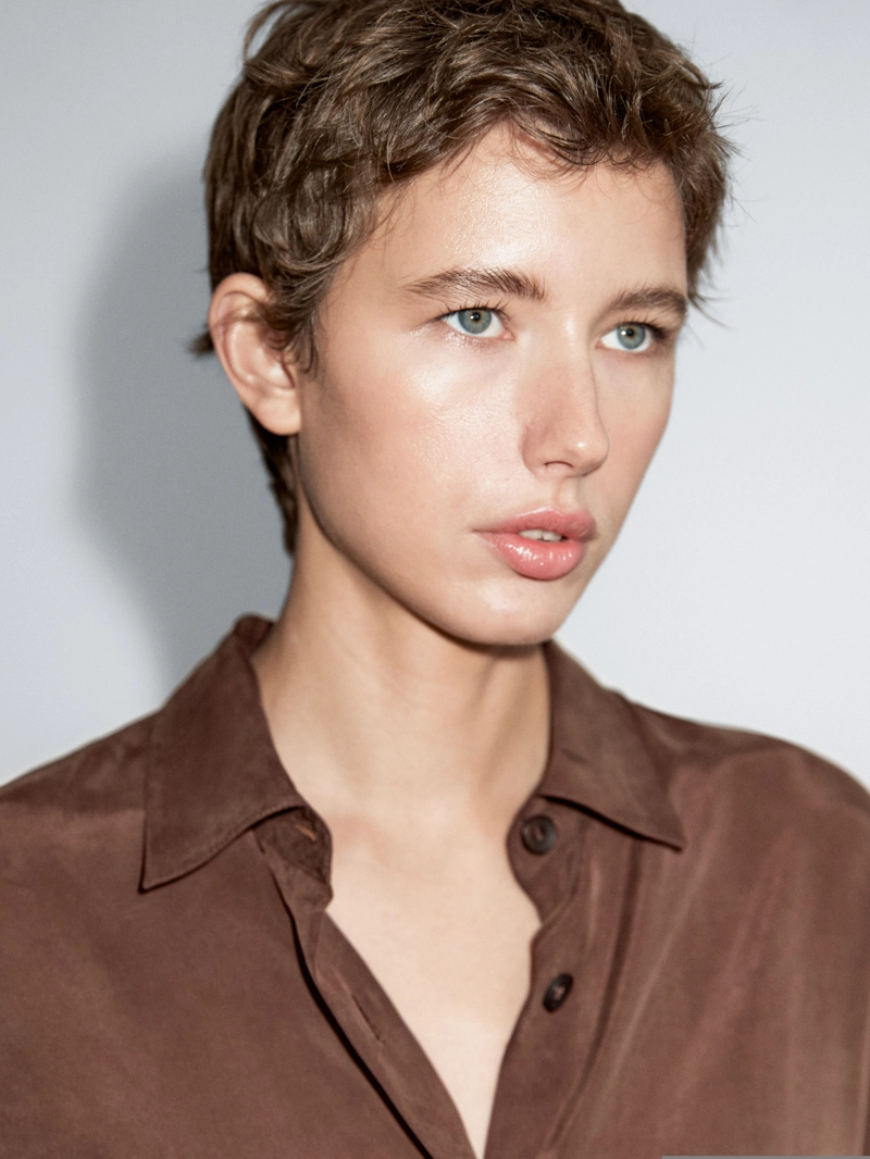 Длинная блузка с плавными линиями