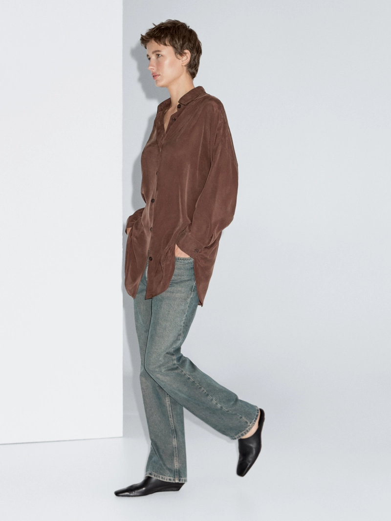 Длинная блузка с плавными линиями