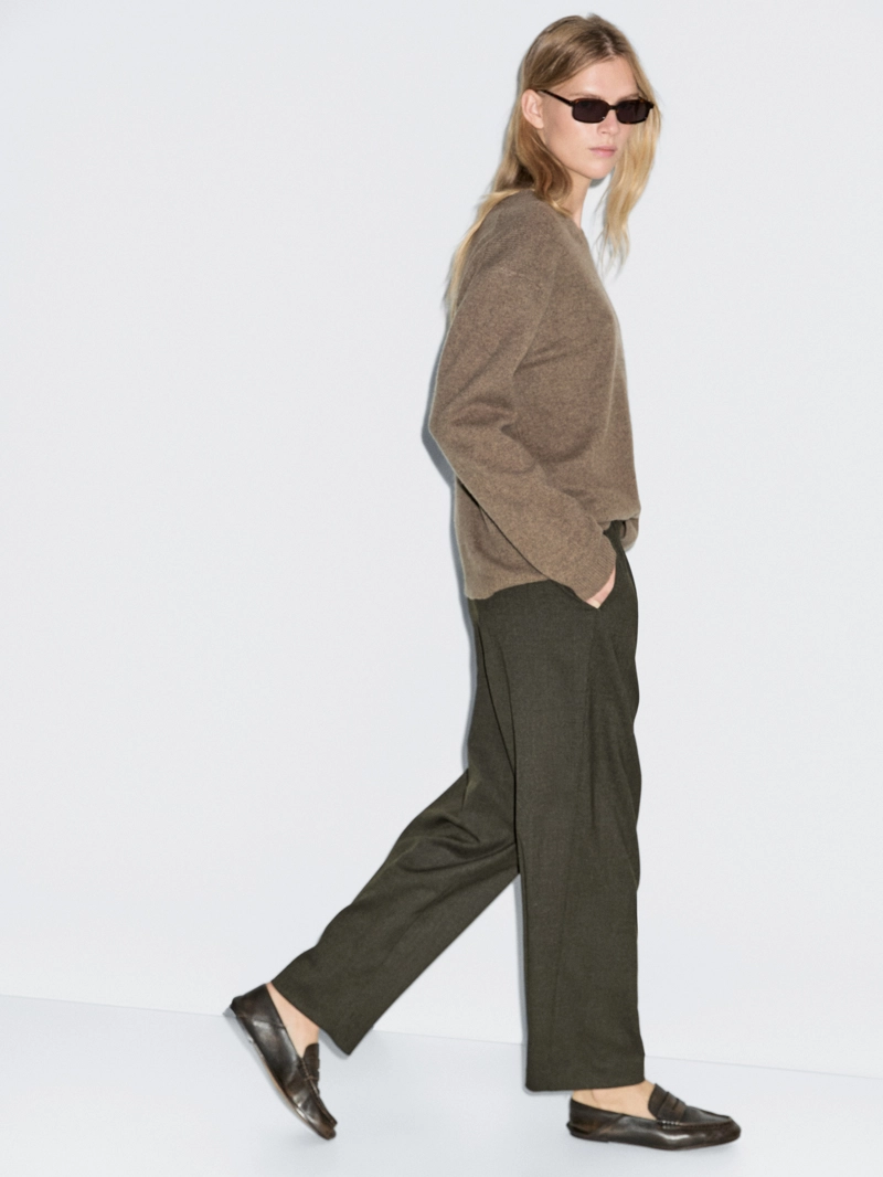 Широкие брюки с вытачками и эластичным поясом