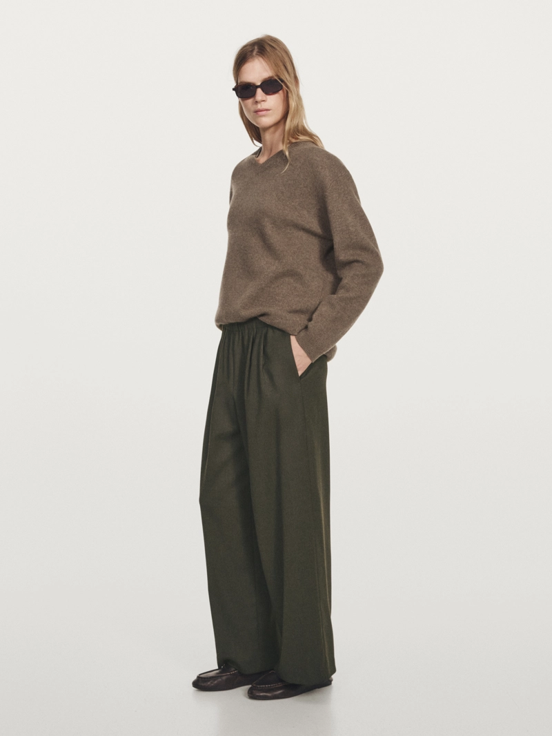 Широкие брюки с вытачками и эластичным поясом