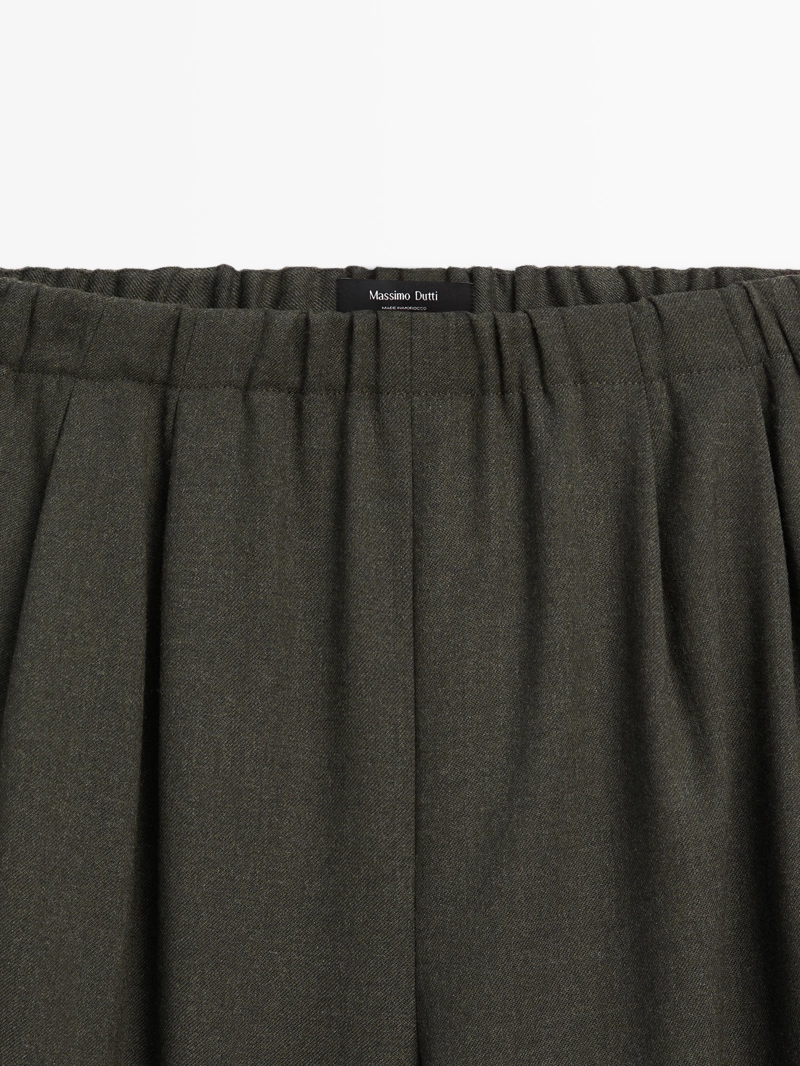 Широкие брюки с вытачками и эластичным поясом