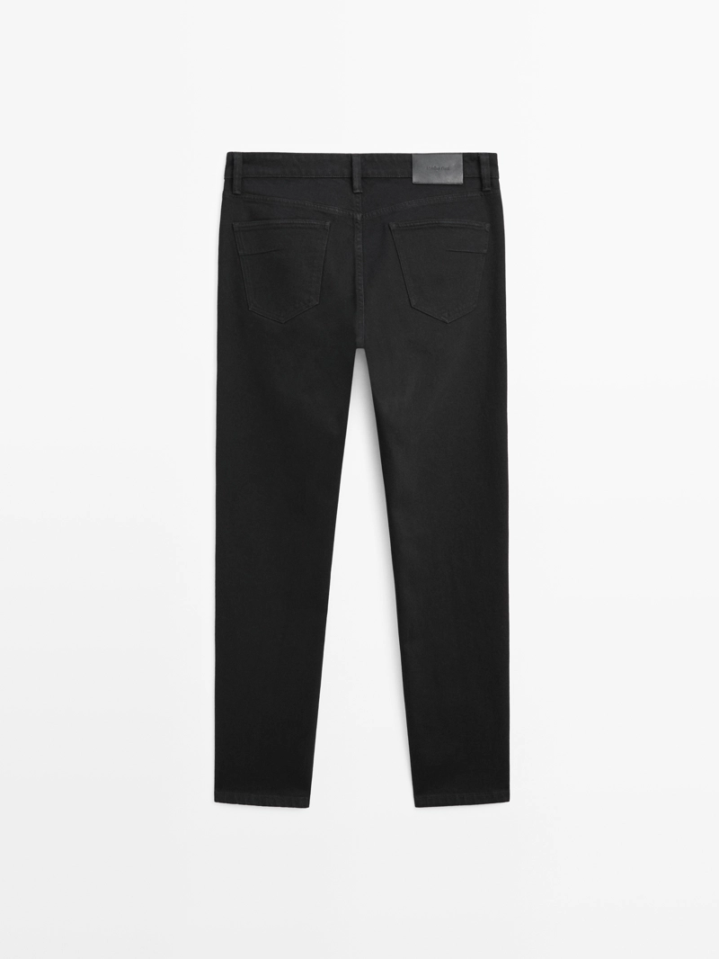 Джинсы в стиле slim fit