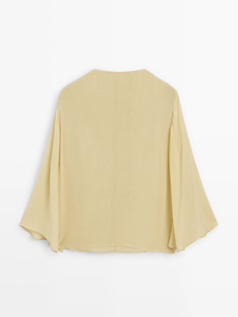 Блуза с баской на горловине - studio