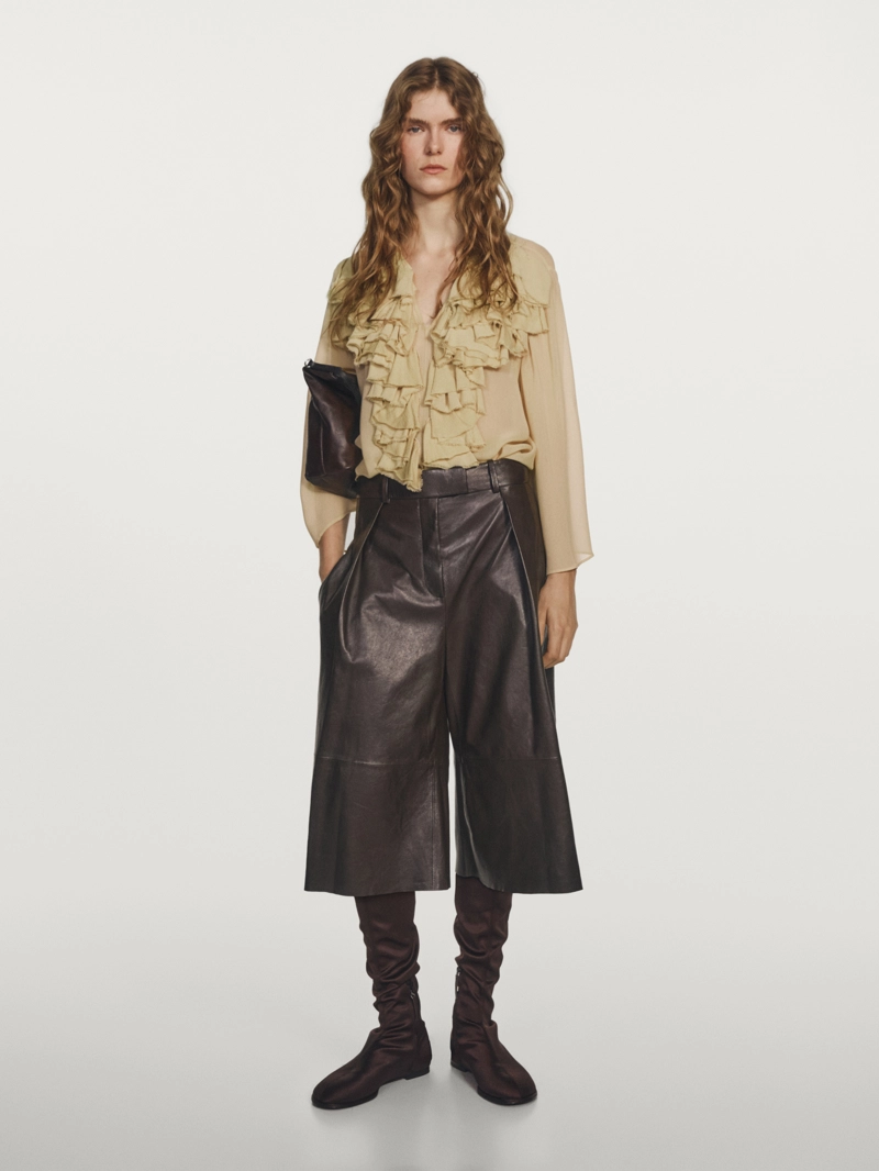 Блуза с баской на горловине - studio