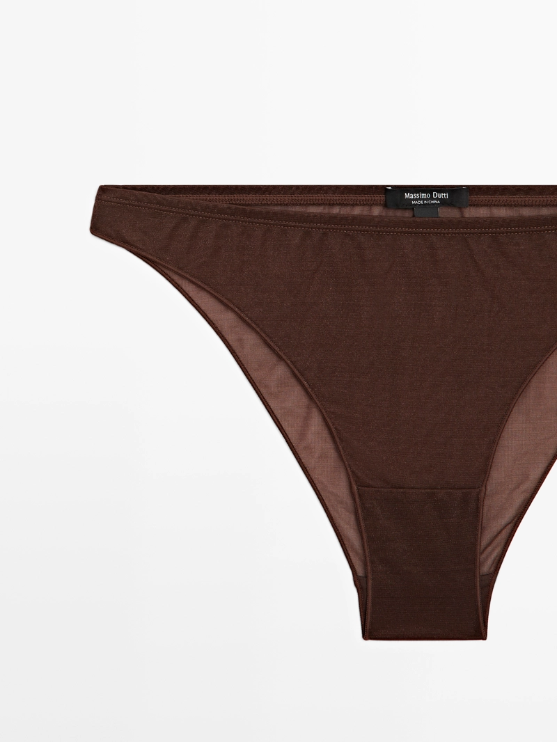 Трусики из полупрозрачной ткани с металлическими деталями