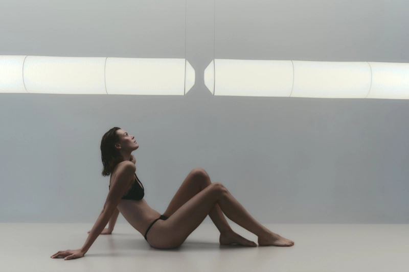 Топ из шелково-шерстяной ткани с кружевными деталями