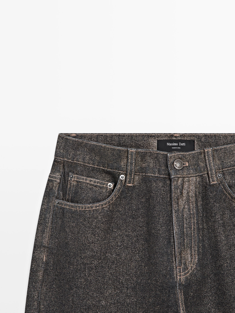 Джинсы с прямыми брючинами и высокой талией