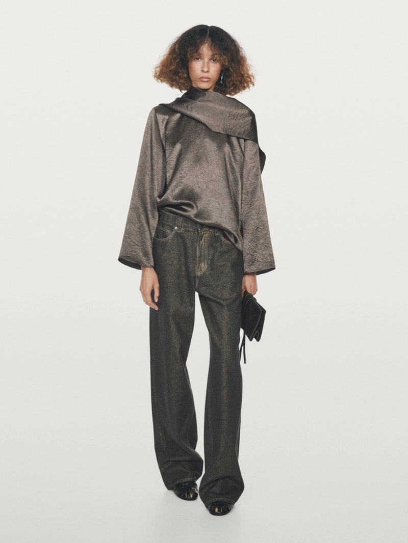 Джинсы с прямыми брючинами и высокой талией