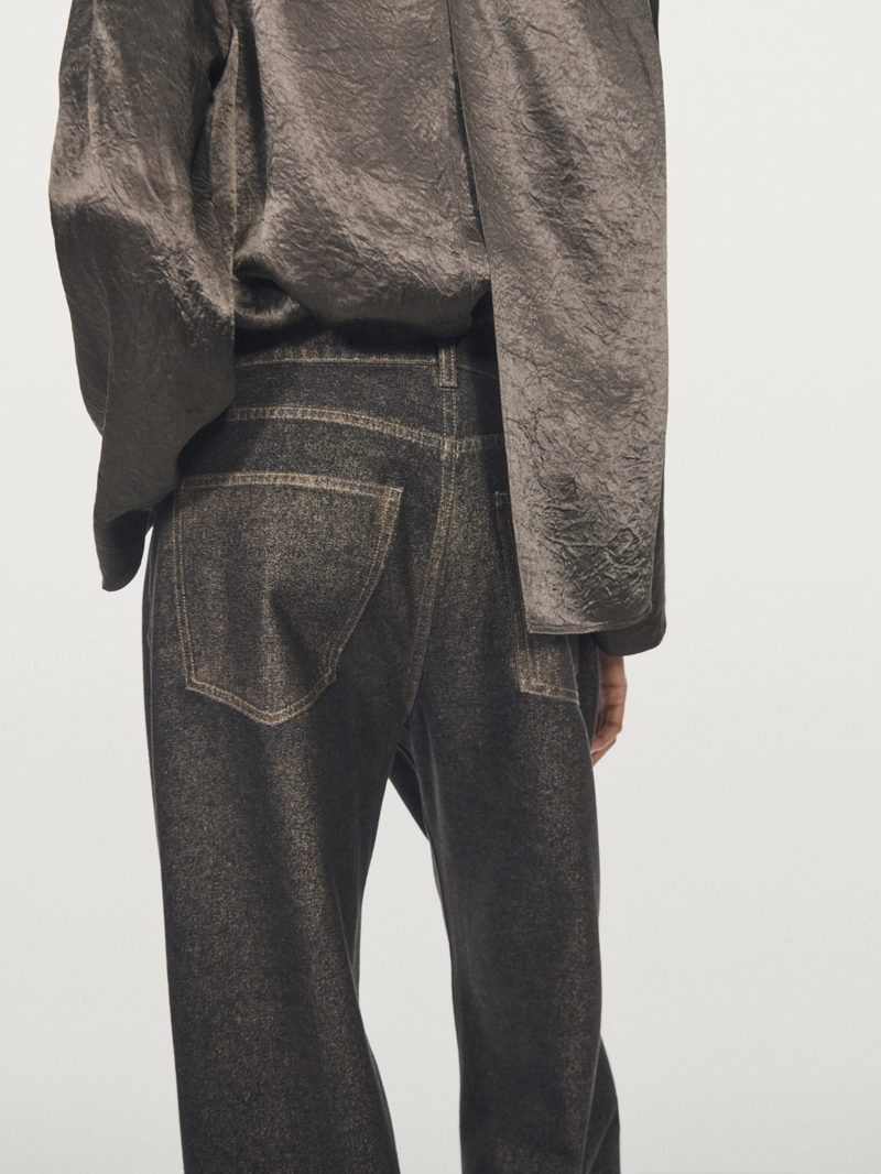 Джинсы с прямыми брючинами и высокой талией