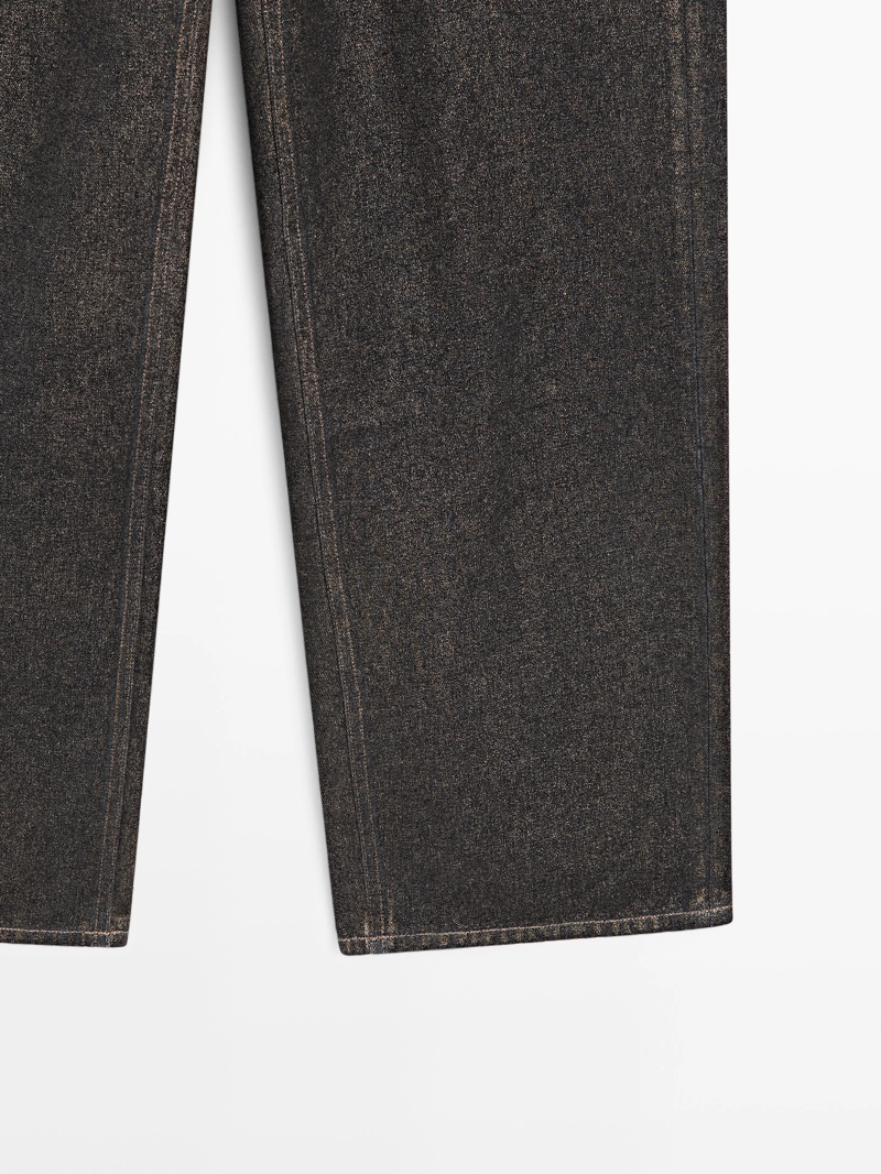 Джинсы с прямыми брючинами и высокой талией