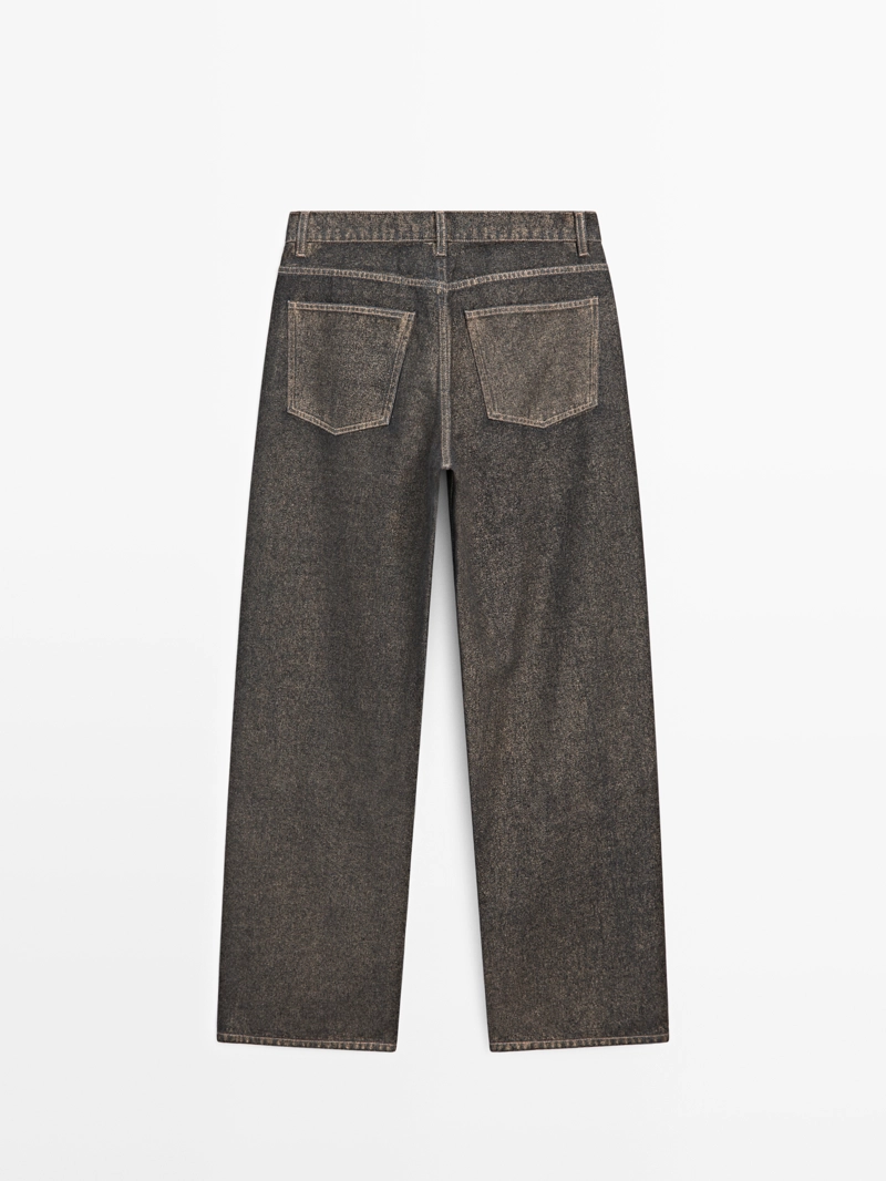 Джинсы с прямыми брючинами и высокой талией