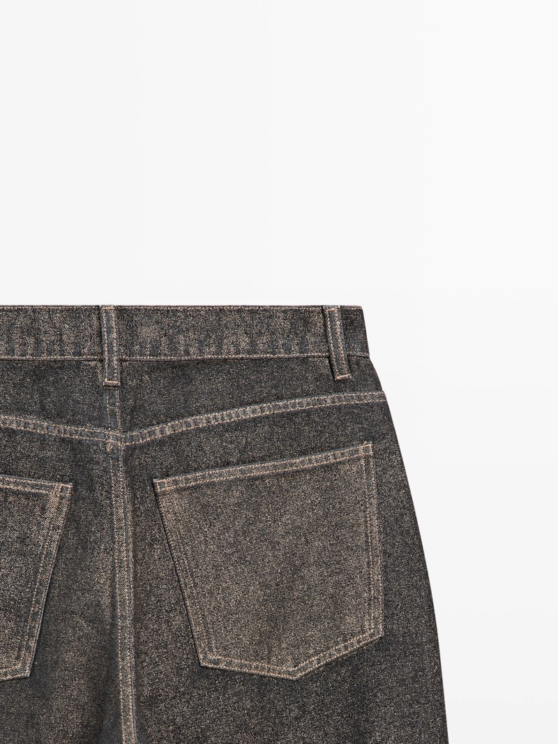 Джинсы с прямыми брючинами и высокой талией