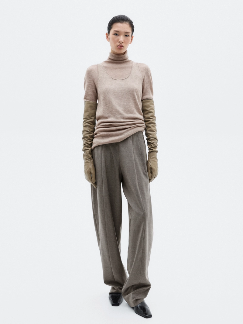 Брюки свободного кроя с зауженным силуэтом - limited