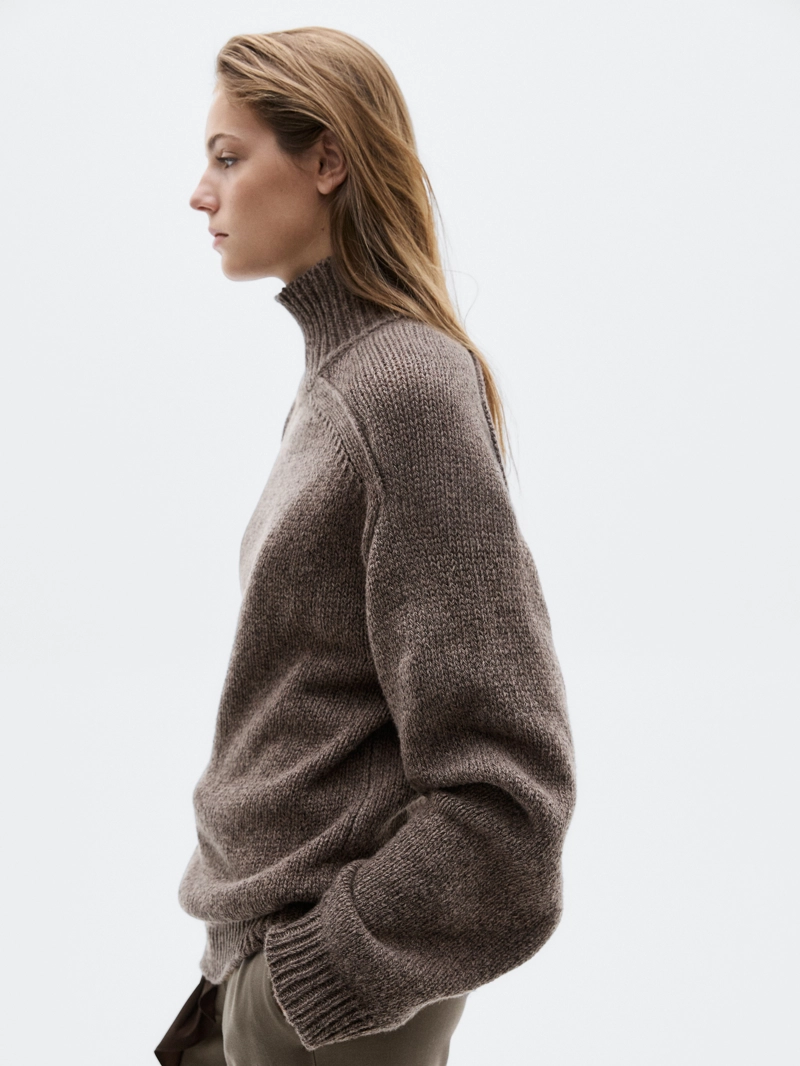 Свитер с высоким воротником из меланжевого вязаного полотна - limited