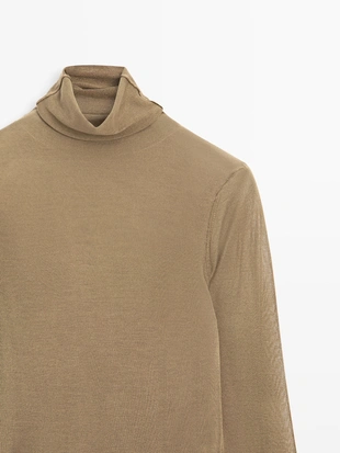 Свитер из 100% шелка с высоким воротником - LIMITED- Заказать в России