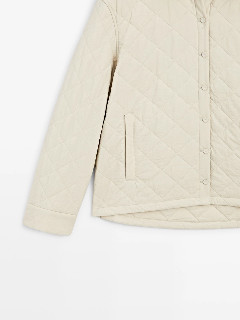 Короткая стеганая куртка с рубашечным воротником
