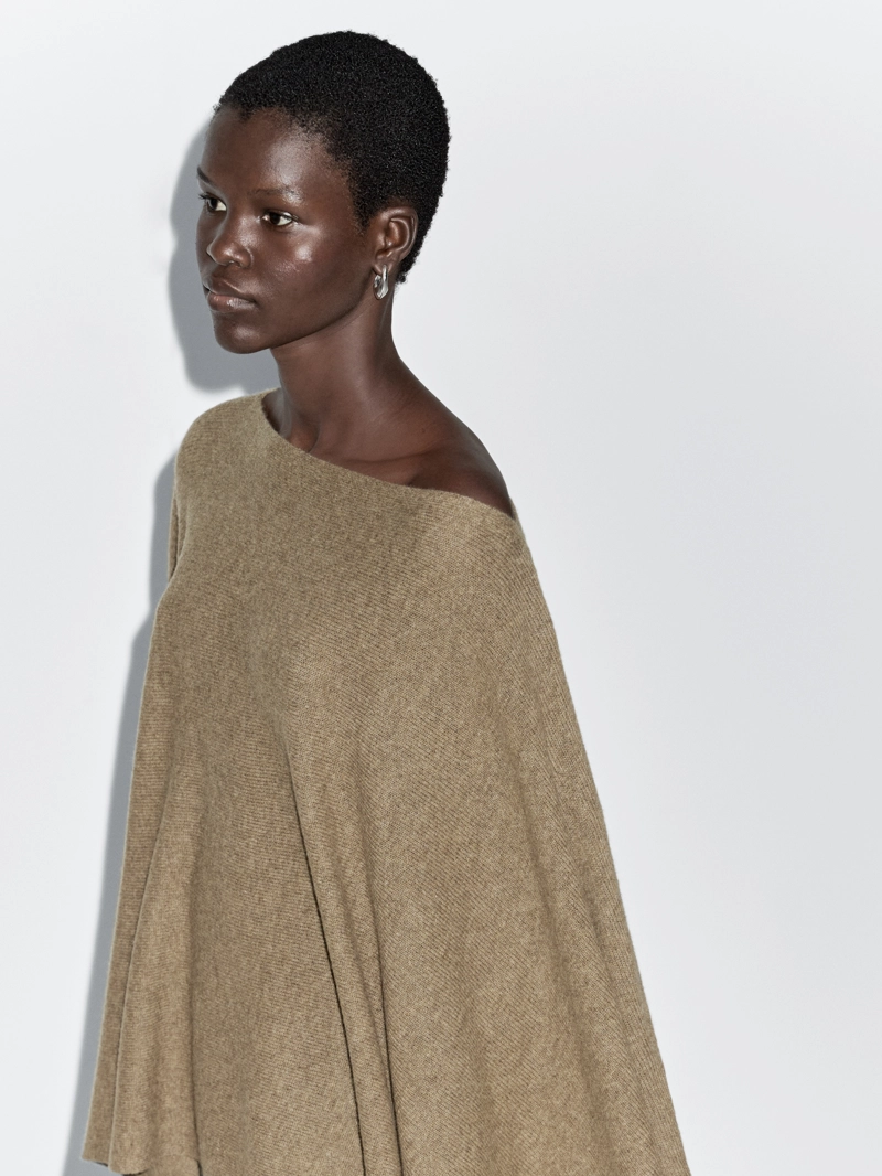 Палантин из 100% шерсти с асимметричным плетением