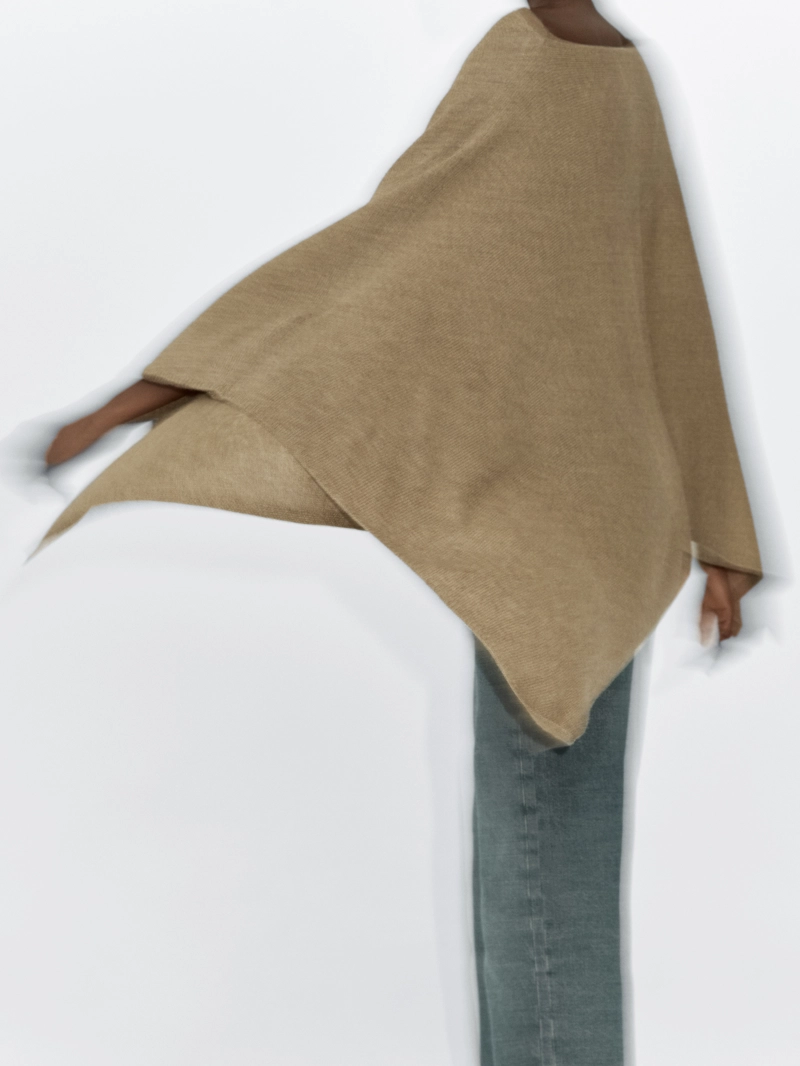 Палантин из 100% шерсти с асимметричным плетением