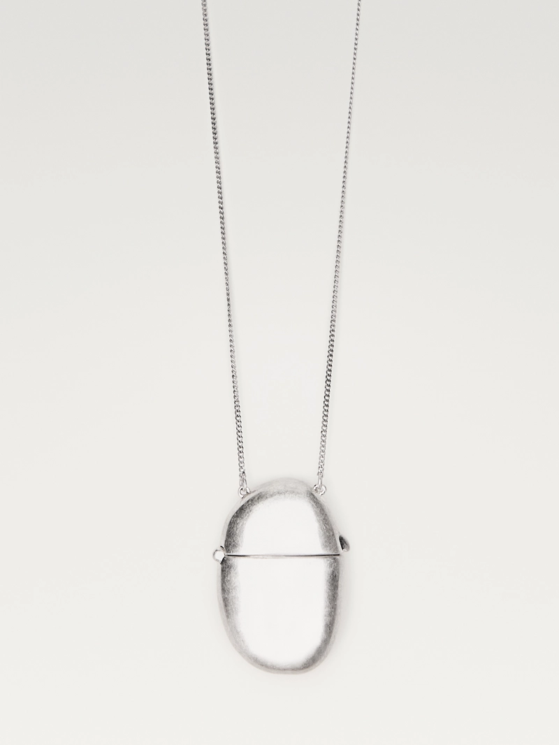 Ожерелье с овальным подвесным ящиком