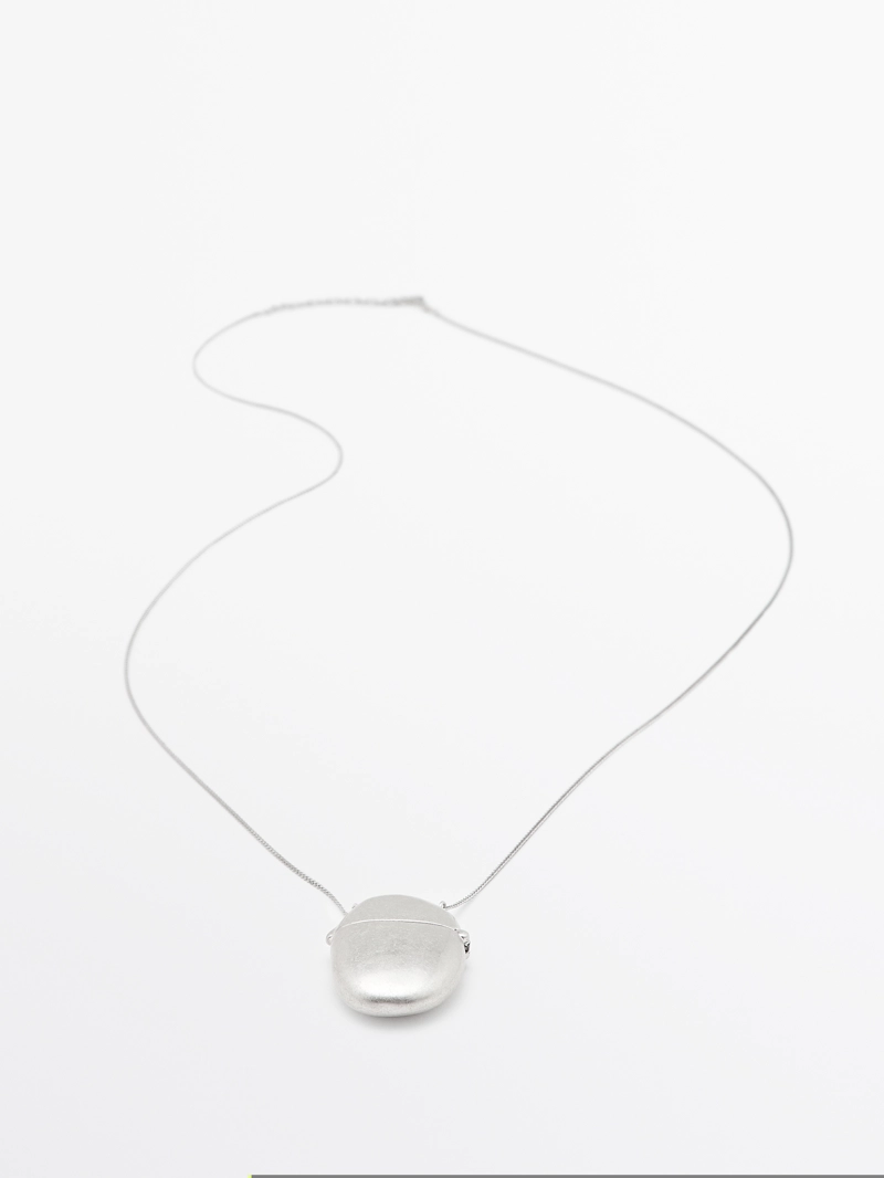 Ожерелье с овальным подвесным ящиком