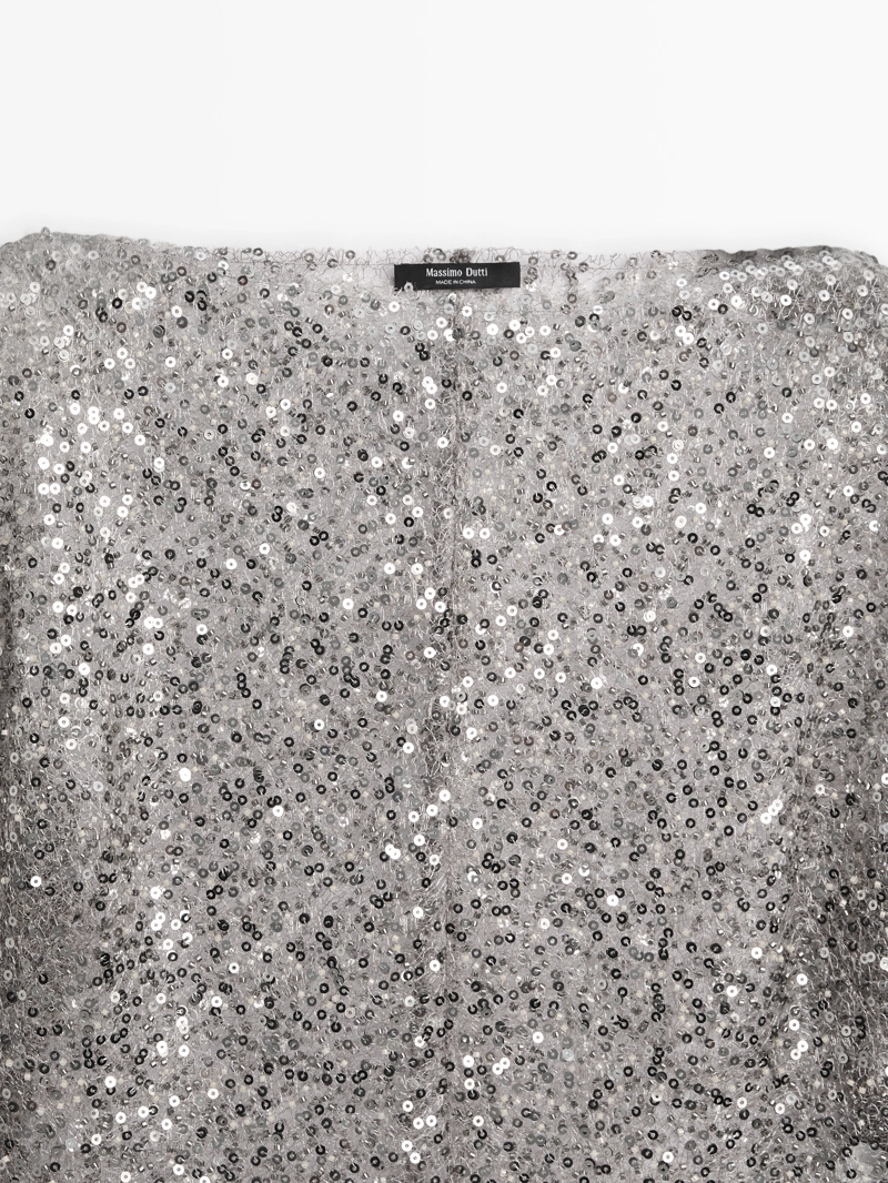 Блузка с драпированным воротником и пайетками