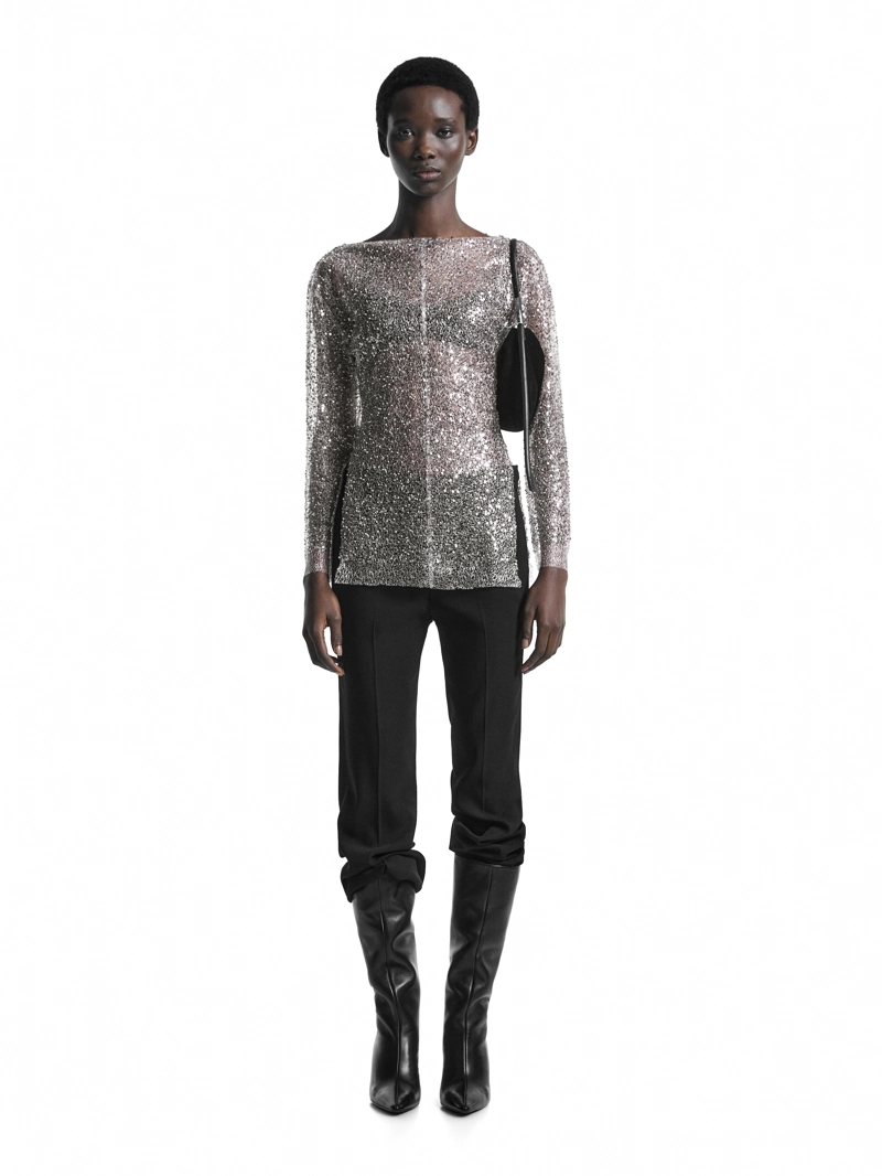 Блузка с драпированным воротником и пайетками