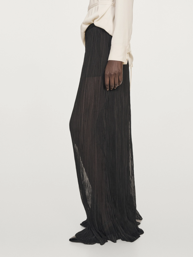 Широкие брюки с защипами